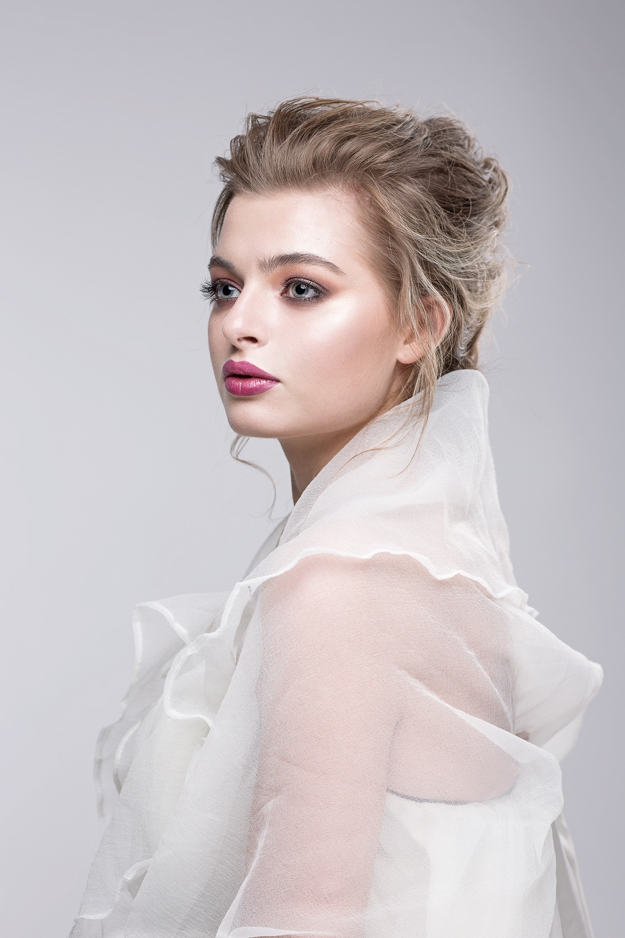 woman-3083453_1920